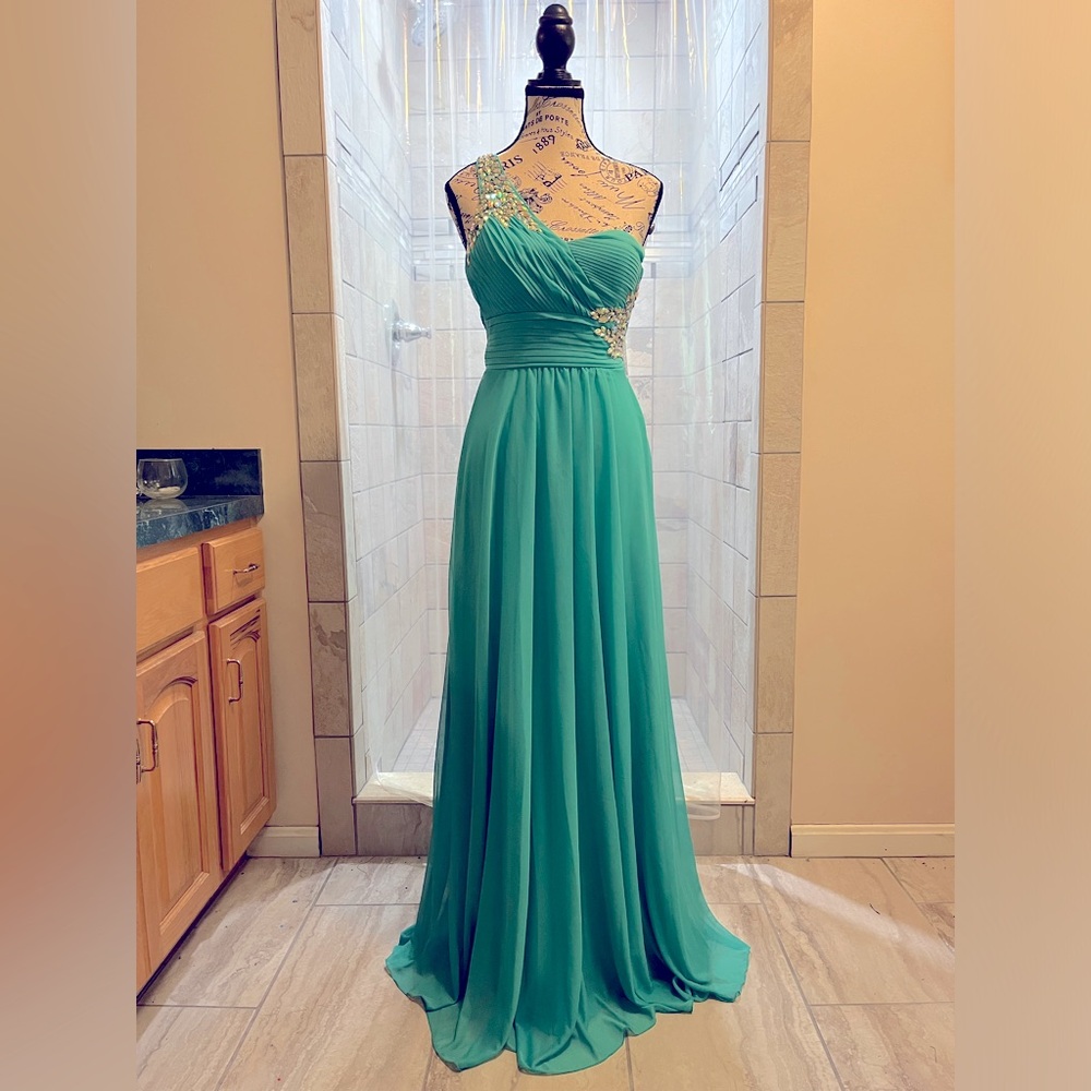 NEW Soft Green Long Dress: Size 3